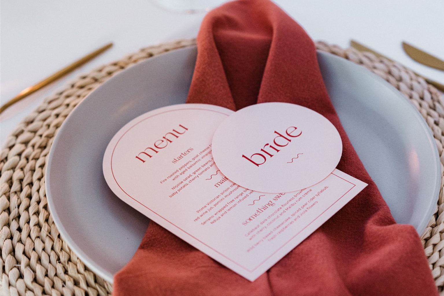 wedding menu in pink and red, arch shape with round place cards